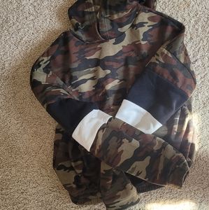Medium Justify Camo Seatshirt